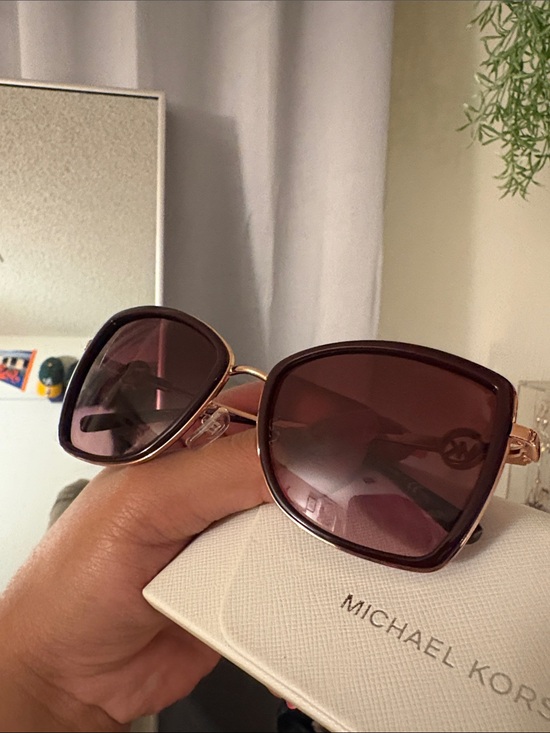 Michael Kors Women’s Burgundy Gradient Square Sunglasses like new